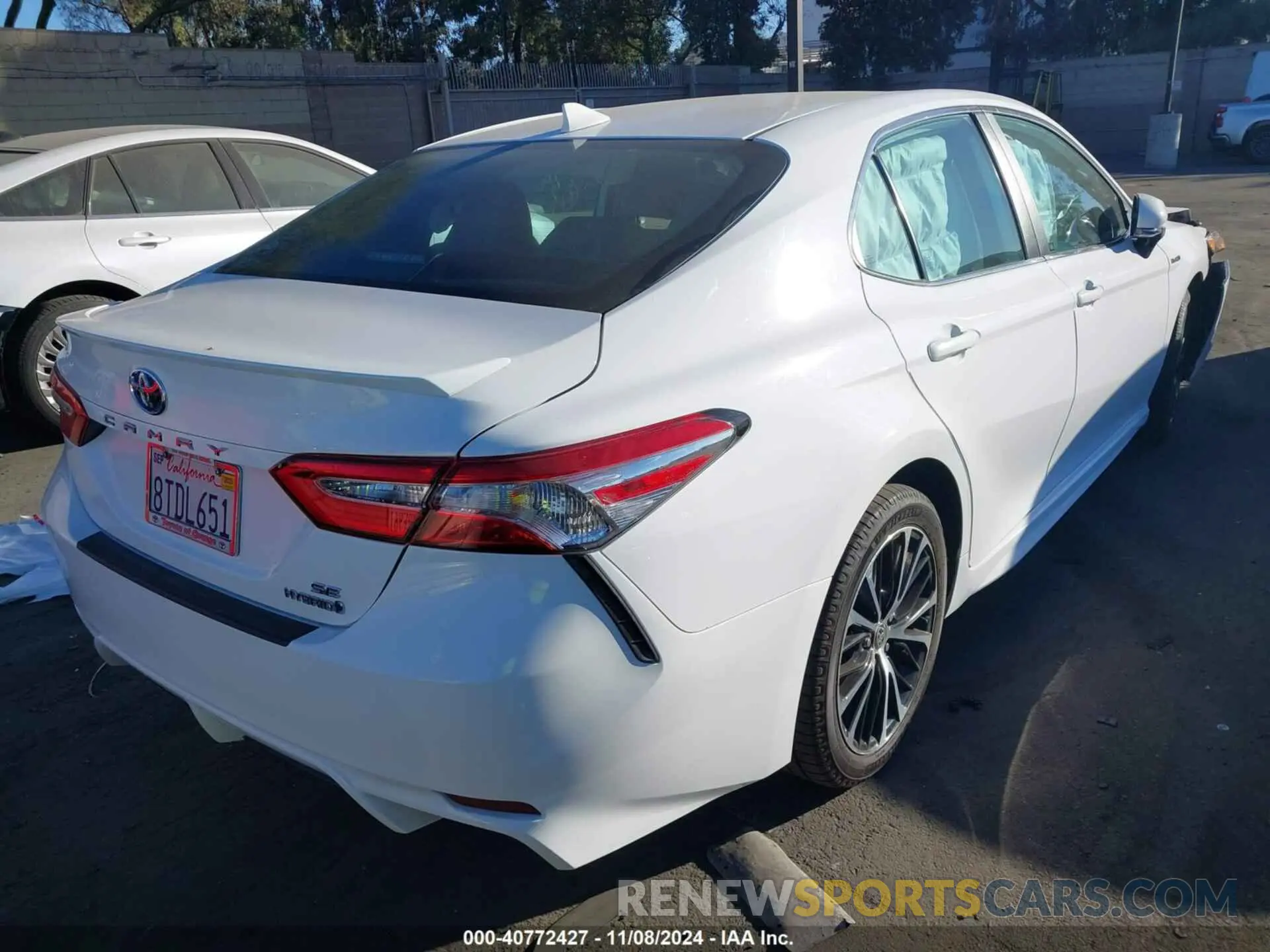 4 Photograph of a damaged car 4T1J31AK3LU534569 TOYOTA CAMRY 2020