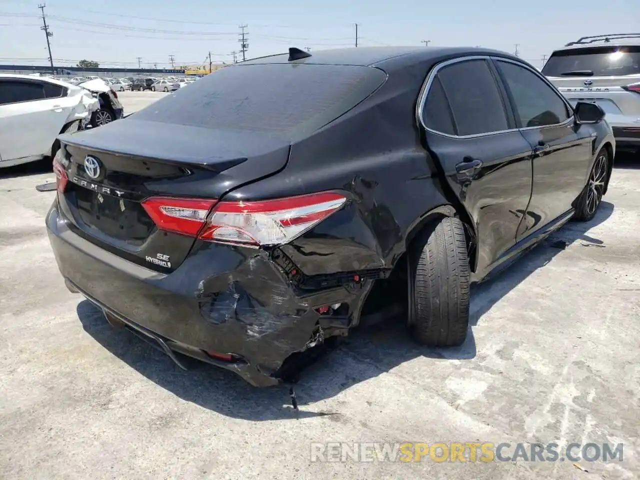 4 Photograph of a damaged car 4T1J31AK3LU541991 TOYOTA CAMRY 2020