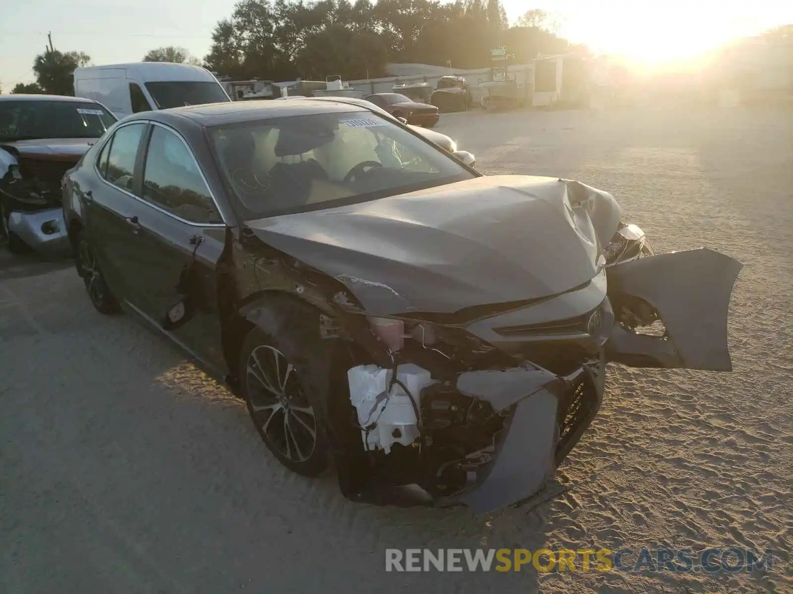 1 Photograph of a damaged car 4T1J31AK4LU011514 TOYOTA CAMRY 2020