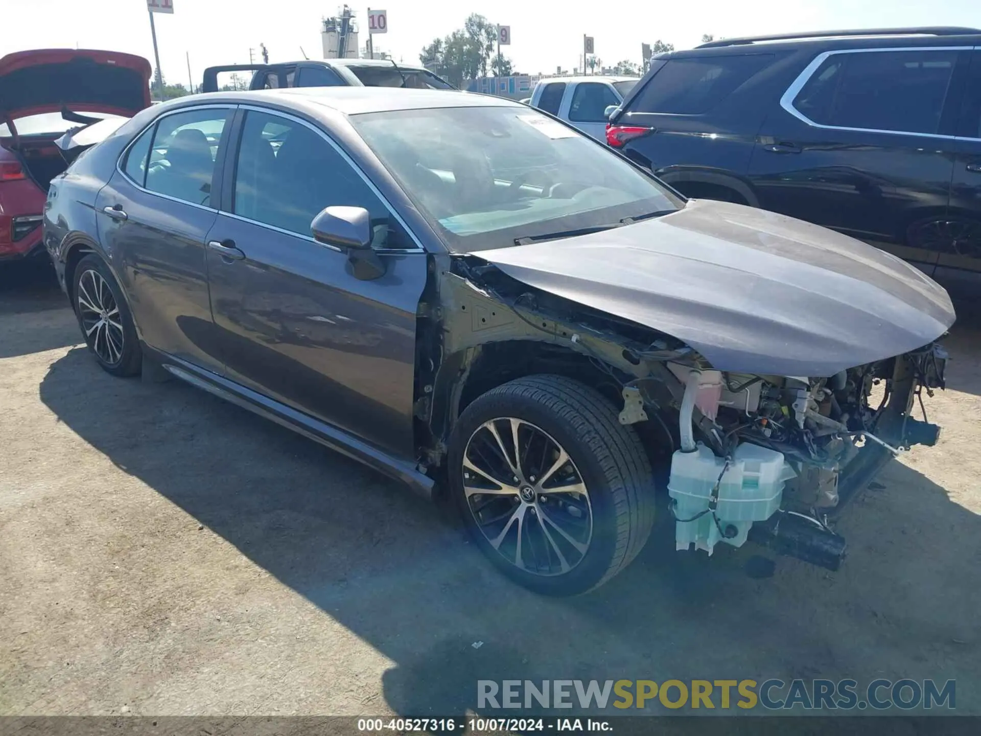 1 Photograph of a damaged car 4T1J31AK4LU518946 TOYOTA CAMRY 2020