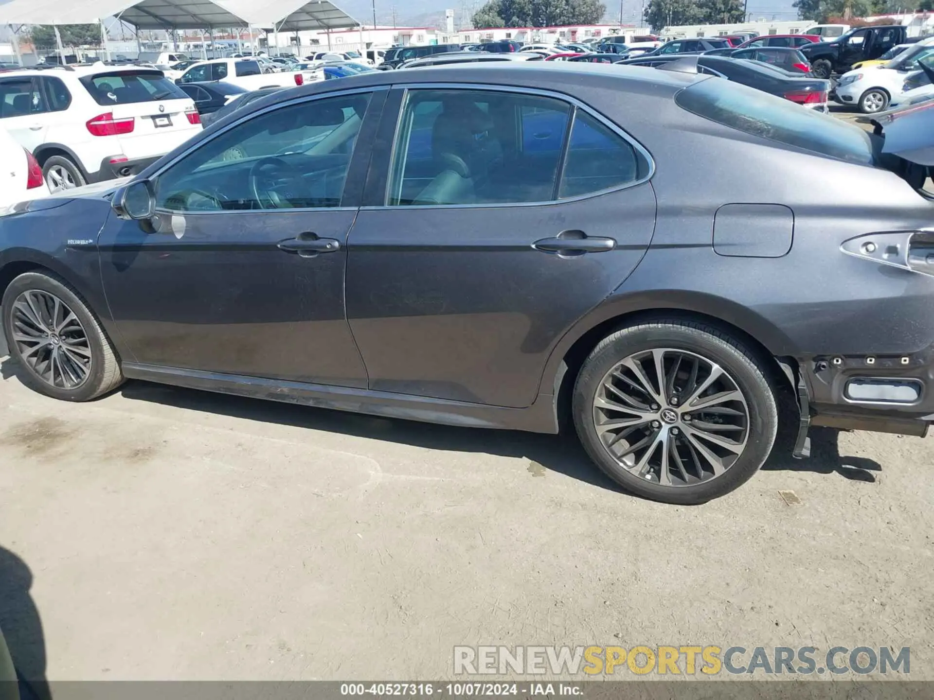 15 Photograph of a damaged car 4T1J31AK4LU518946 TOYOTA CAMRY 2020