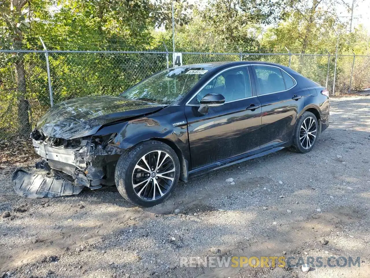 1 Photograph of a damaged car 4T1J31AK4LU524696 TOYOTA CAMRY 2020