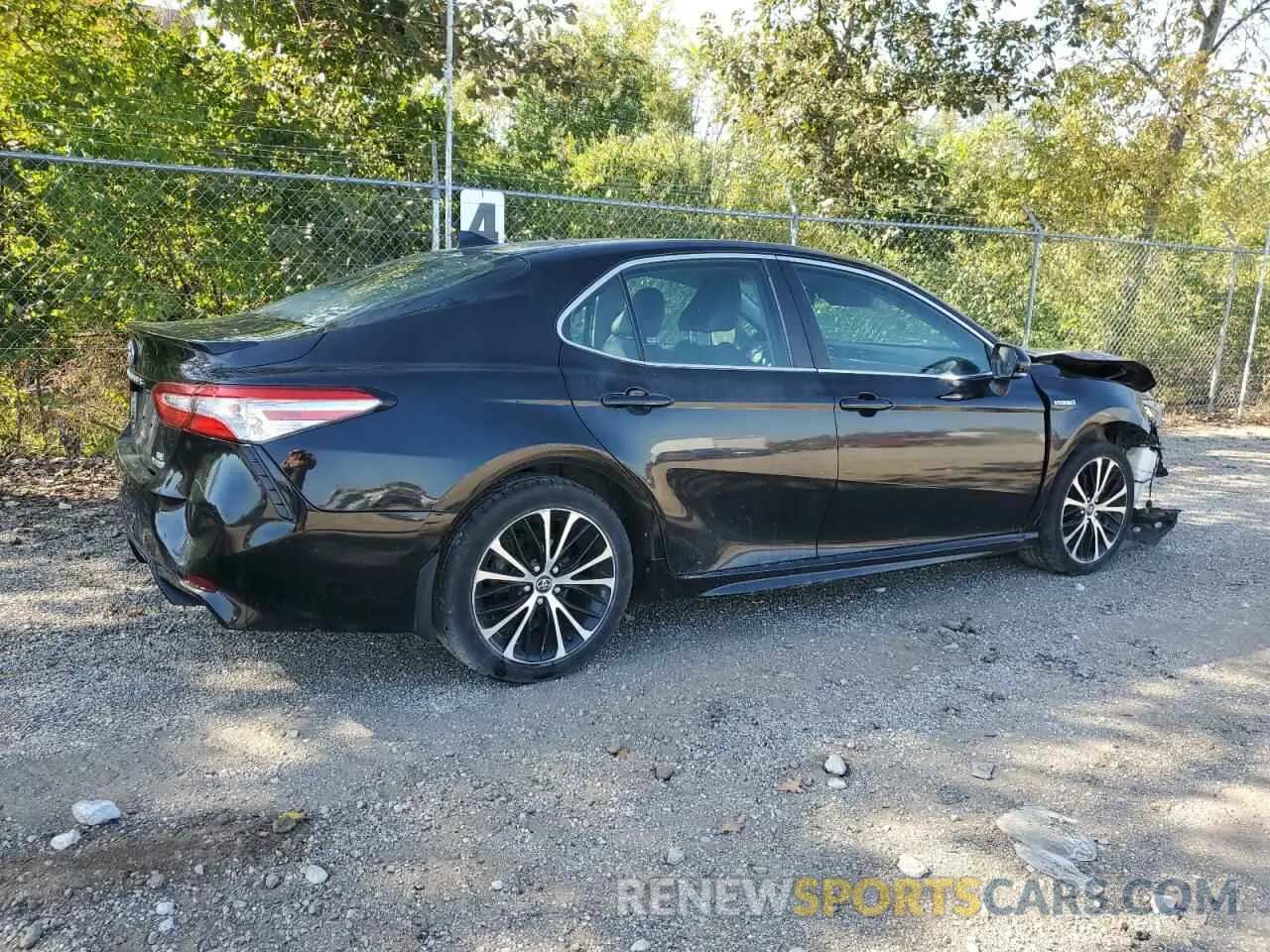 3 Photograph of a damaged car 4T1J31AK4LU524696 TOYOTA CAMRY 2020