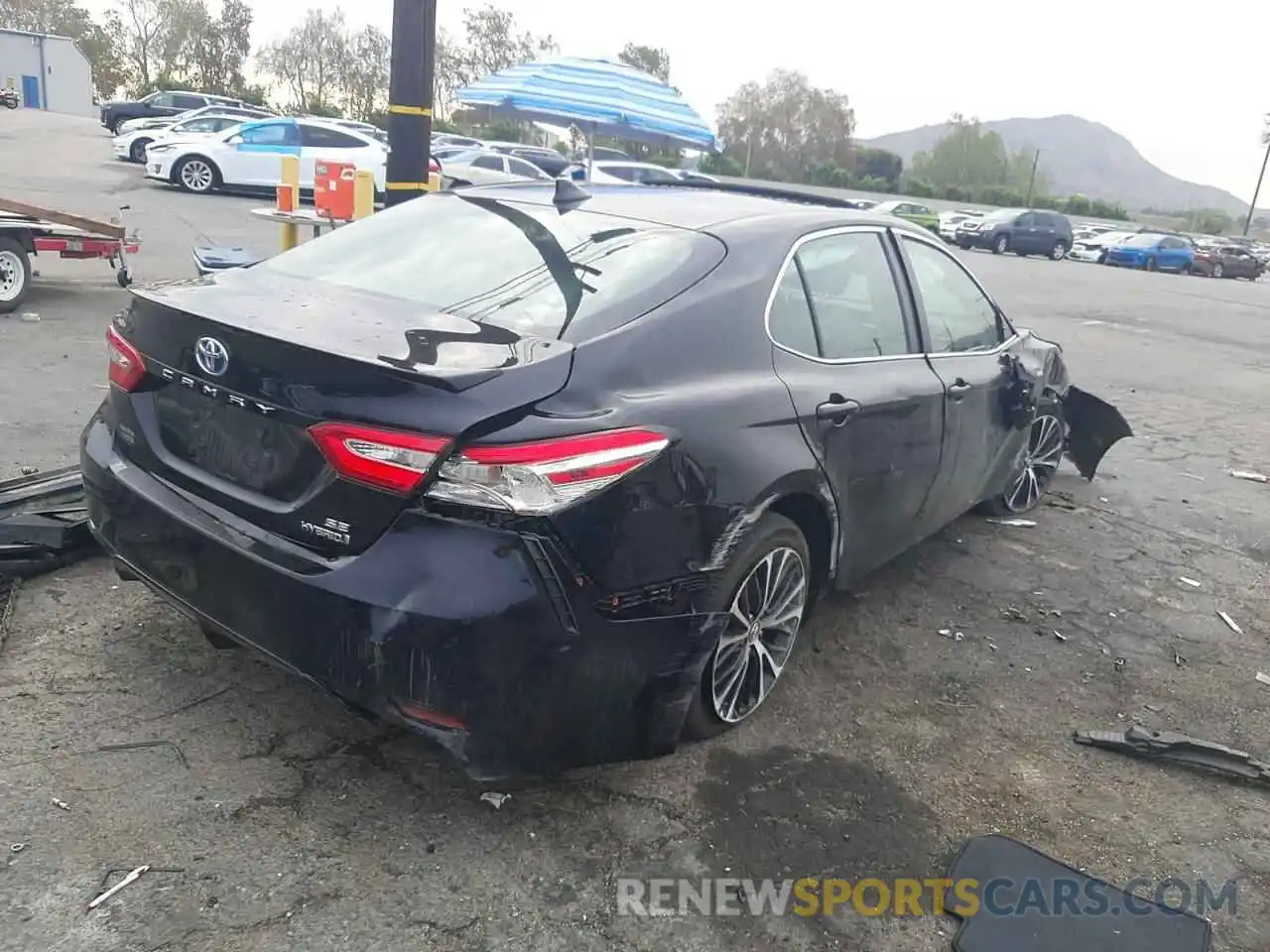 4 Photograph of a damaged car 4T1J31AK4LU530241 TOYOTA CAMRY 2020