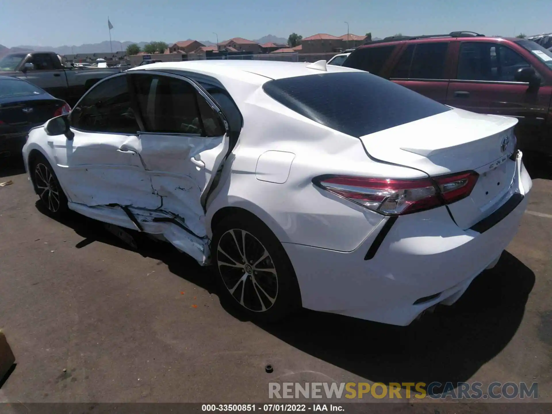 3 Photograph of a damaged car 4T1J31AK4LU543832 TOYOTA CAMRY 2020