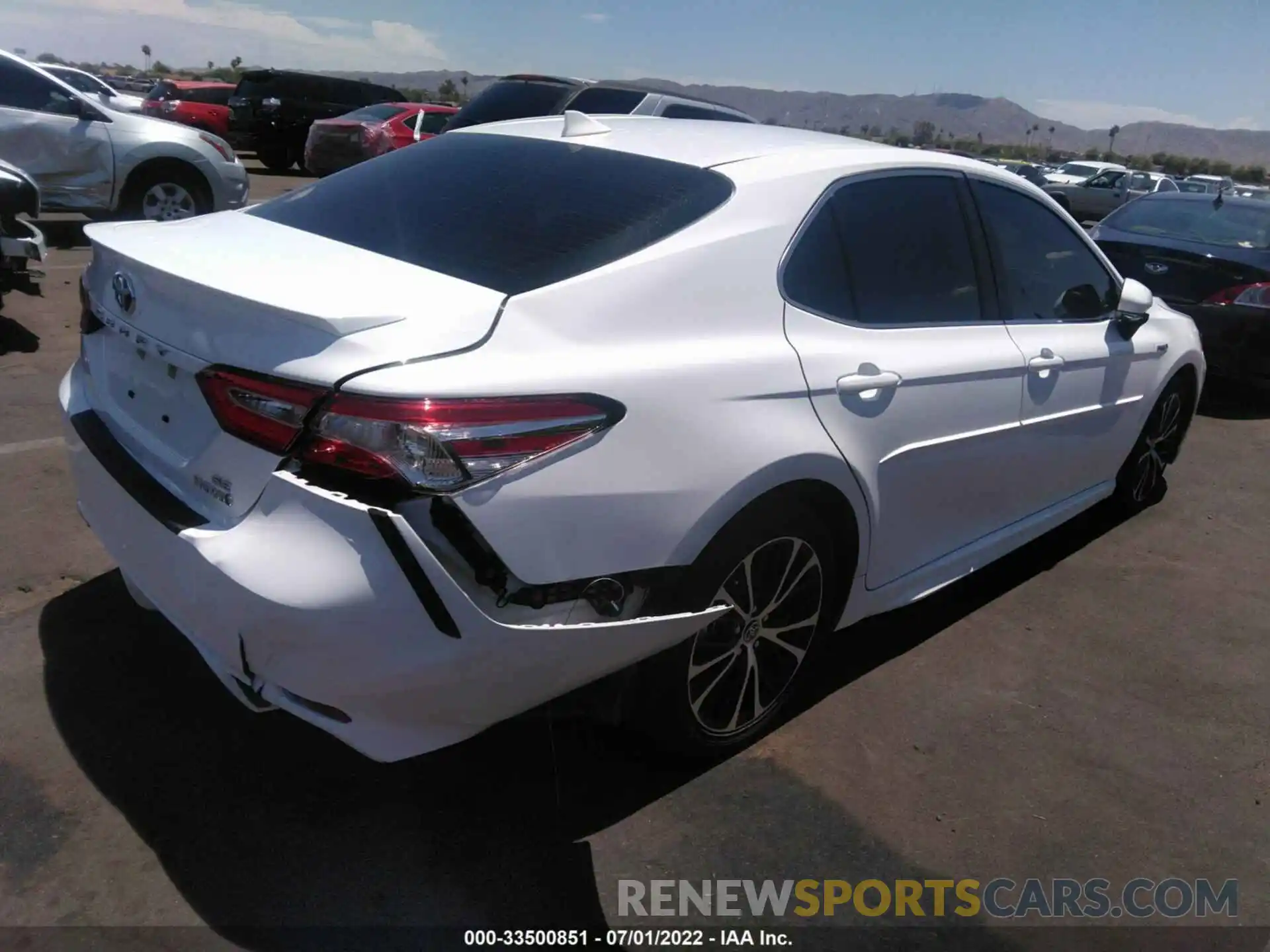 4 Photograph of a damaged car 4T1J31AK4LU543832 TOYOTA CAMRY 2020