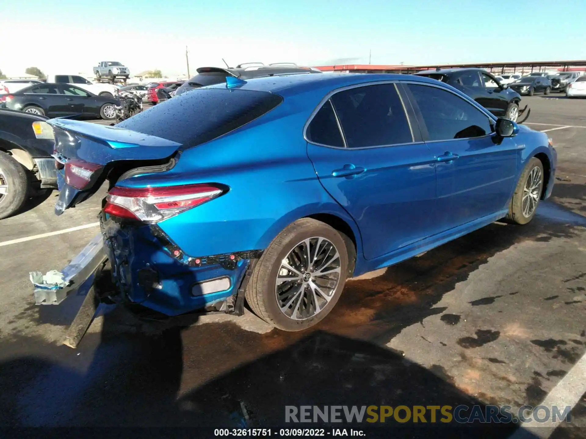 4 Photograph of a damaged car 4T1J31AK5LU018424 TOYOTA CAMRY 2020