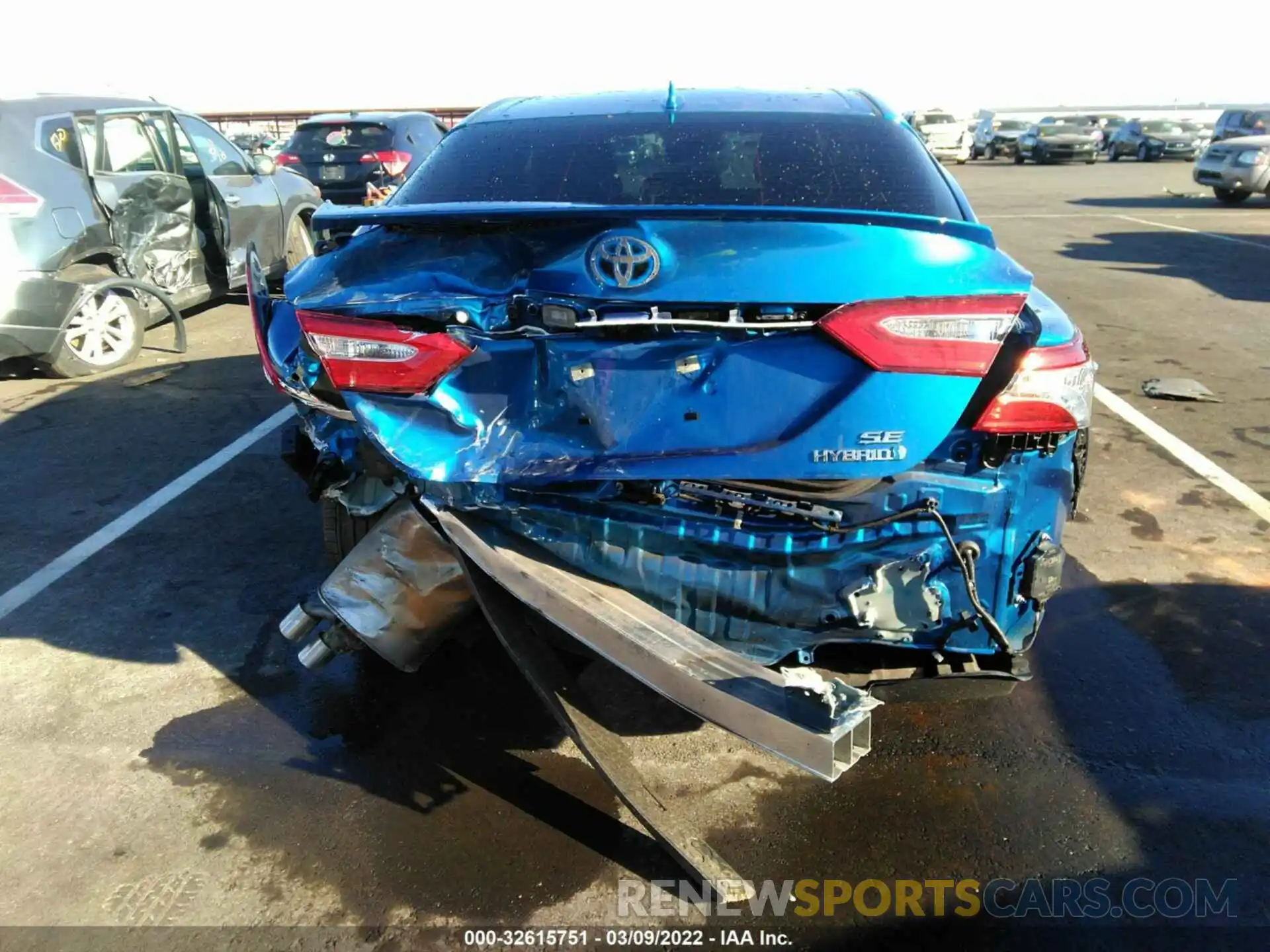 6 Photograph of a damaged car 4T1J31AK5LU018424 TOYOTA CAMRY 2020