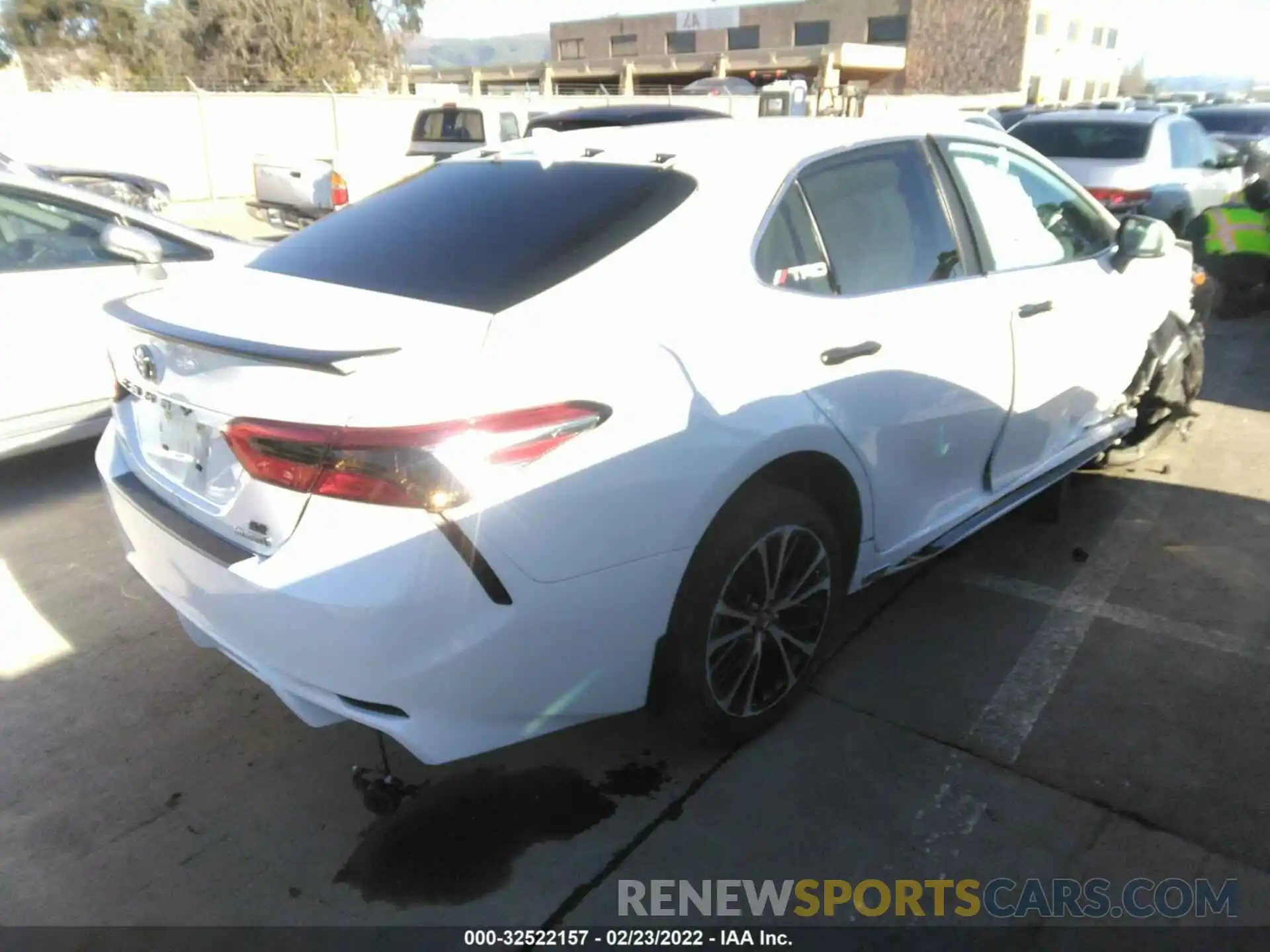 4 Photograph of a damaged car 4T1J31AK5LU019654 TOYOTA CAMRY 2020