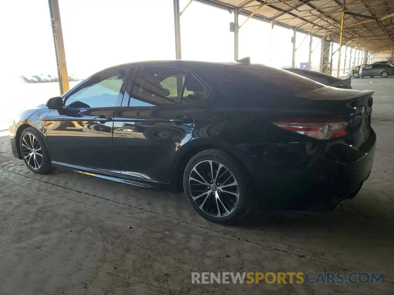 2 Photograph of a damaged car 4T1J31AK5LU536176 TOYOTA CAMRY 2020