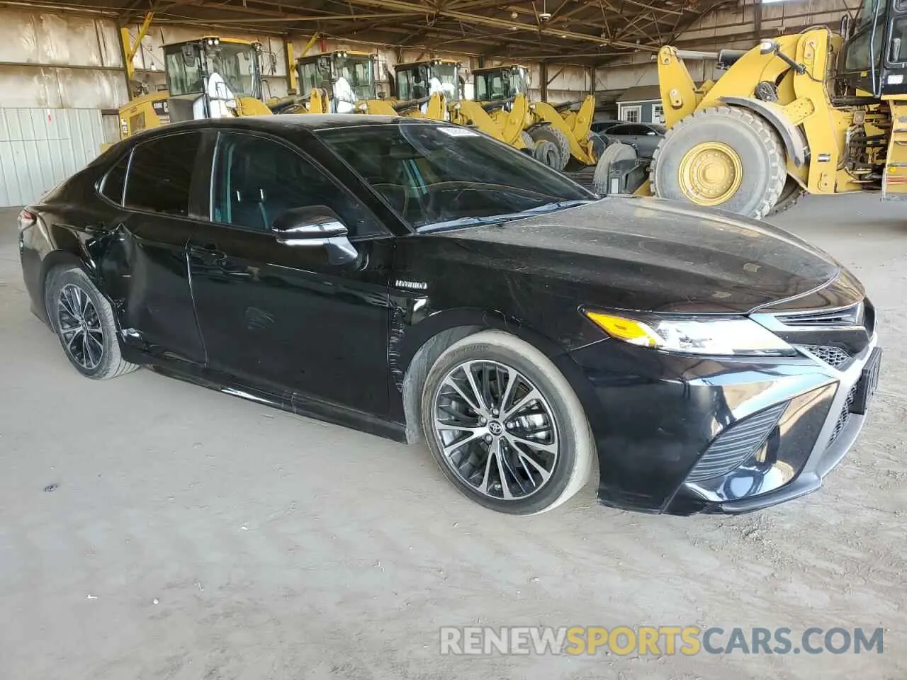 4 Photograph of a damaged car 4T1J31AK5LU536176 TOYOTA CAMRY 2020