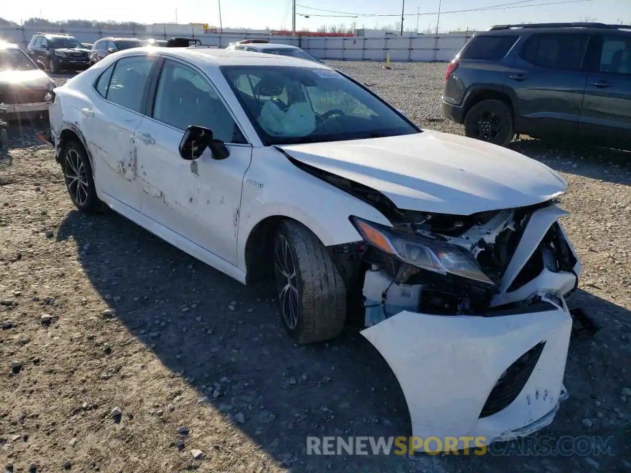 1 Photograph of a damaged car 4T1J31AK5LU542186 TOYOTA CAMRY 2020