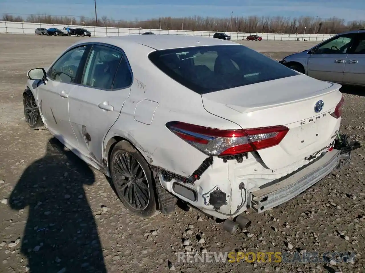 3 Photograph of a damaged car 4T1J31AK5LU542186 TOYOTA CAMRY 2020