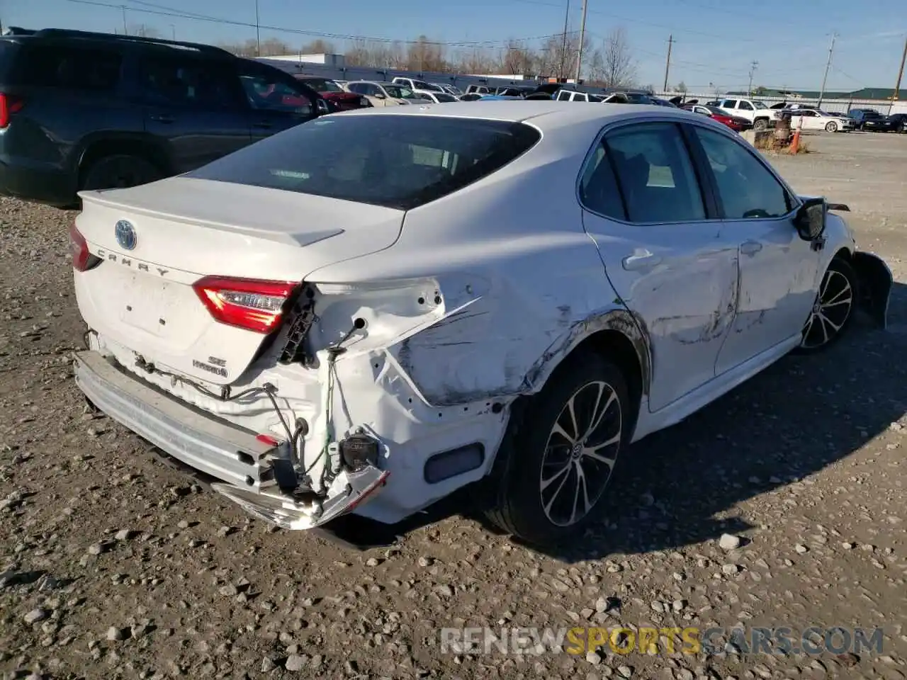 4 Photograph of a damaged car 4T1J31AK5LU542186 TOYOTA CAMRY 2020