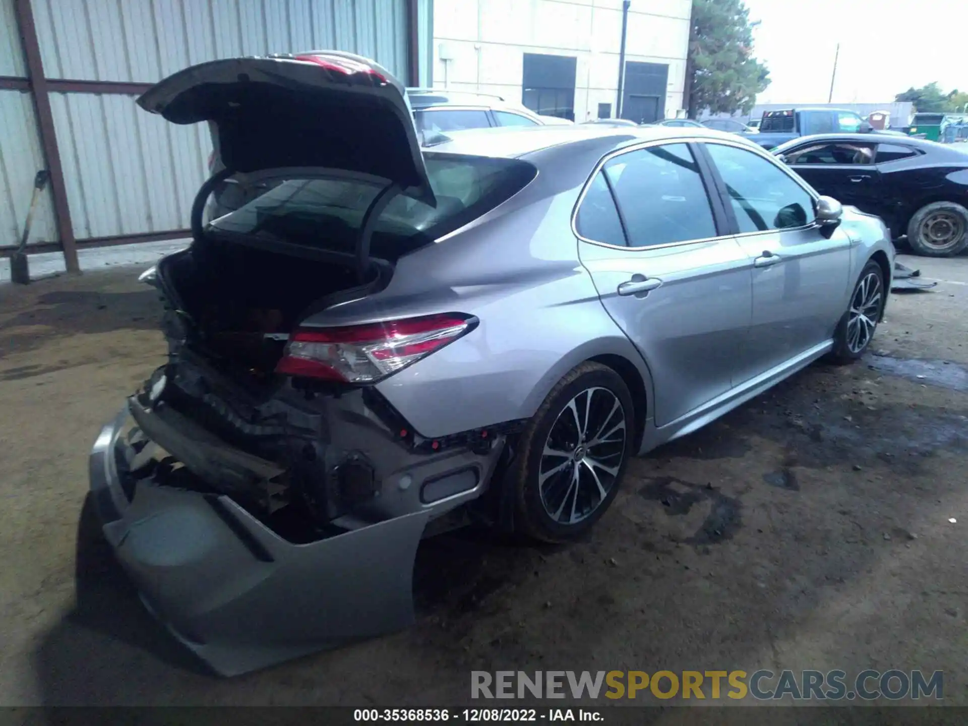 4 Photograph of a damaged car 4T1J31AK5LU542866 TOYOTA CAMRY 2020