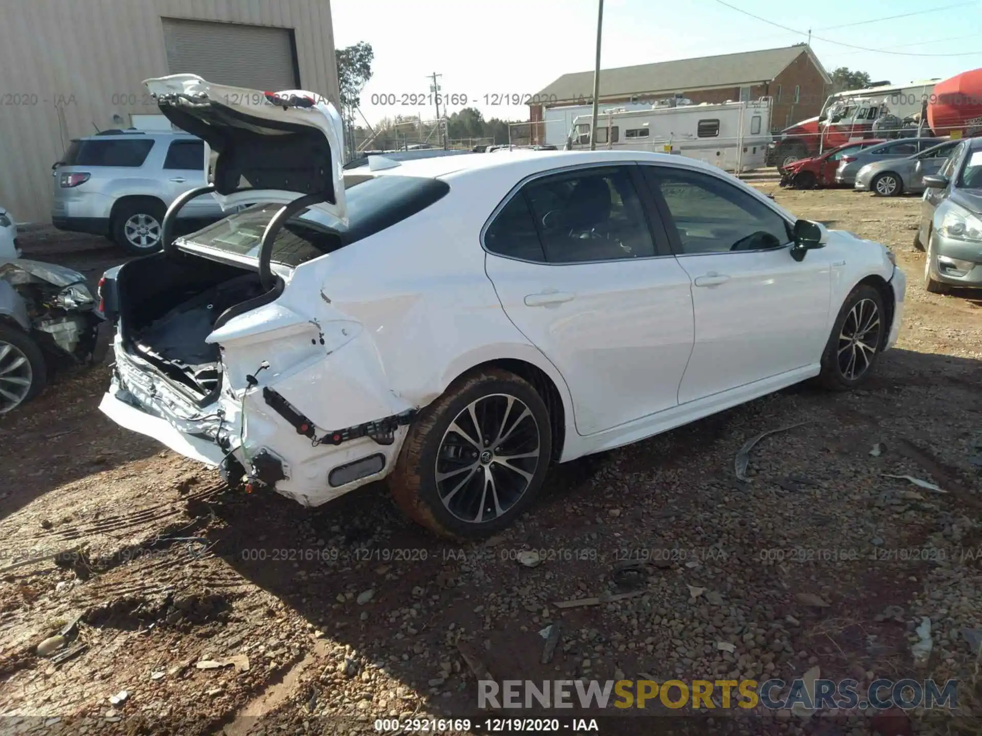 4 Photograph of a damaged car 4T1J31AK6LU012177 TOYOTA CAMRY 2020