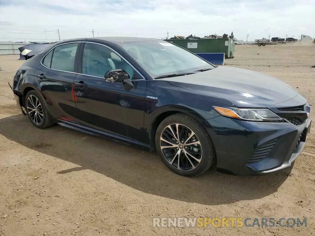 4 Photograph of a damaged car 4T1J31AK6LU535764 TOYOTA CAMRY 2020