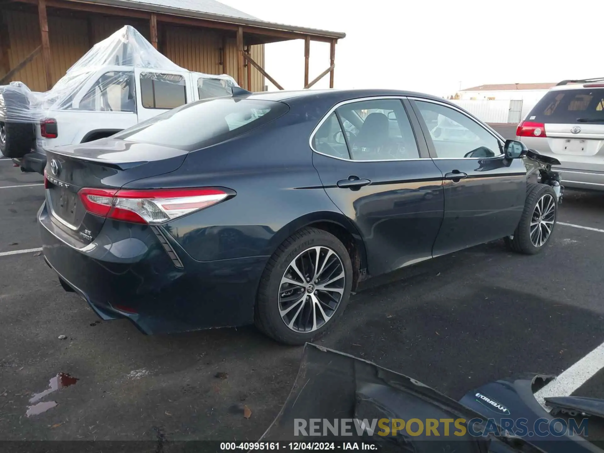 4 Photograph of a damaged car 4T1J31AK6LU543623 TOYOTA CAMRY 2020