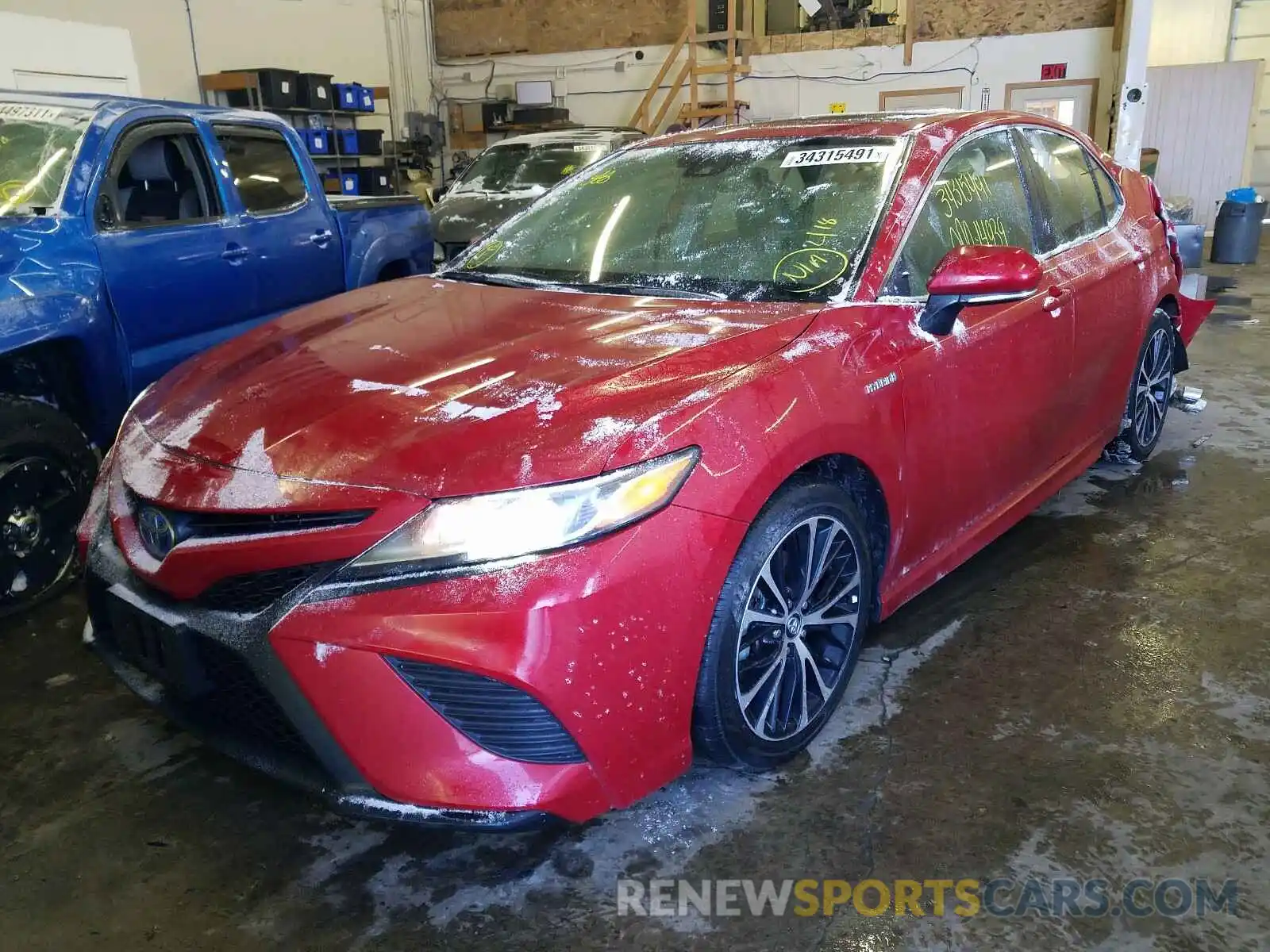 2 Photograph of a damaged car 4T1J31AK8LU009734 TOYOTA CAMRY 2020