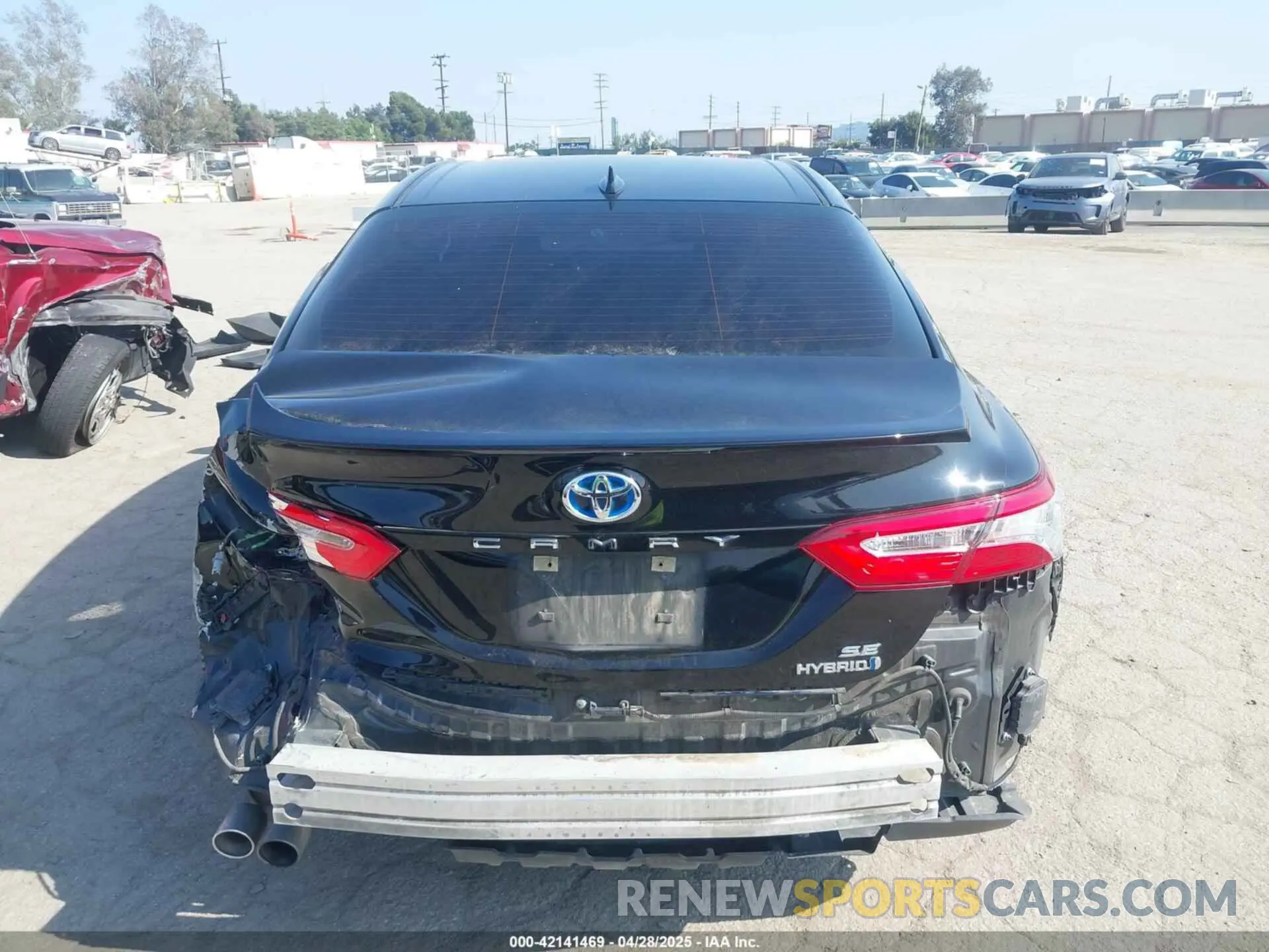 17 Photograph of a damaged car 4T1J31AK9LU016711 TOYOTA CAMRY 2020
