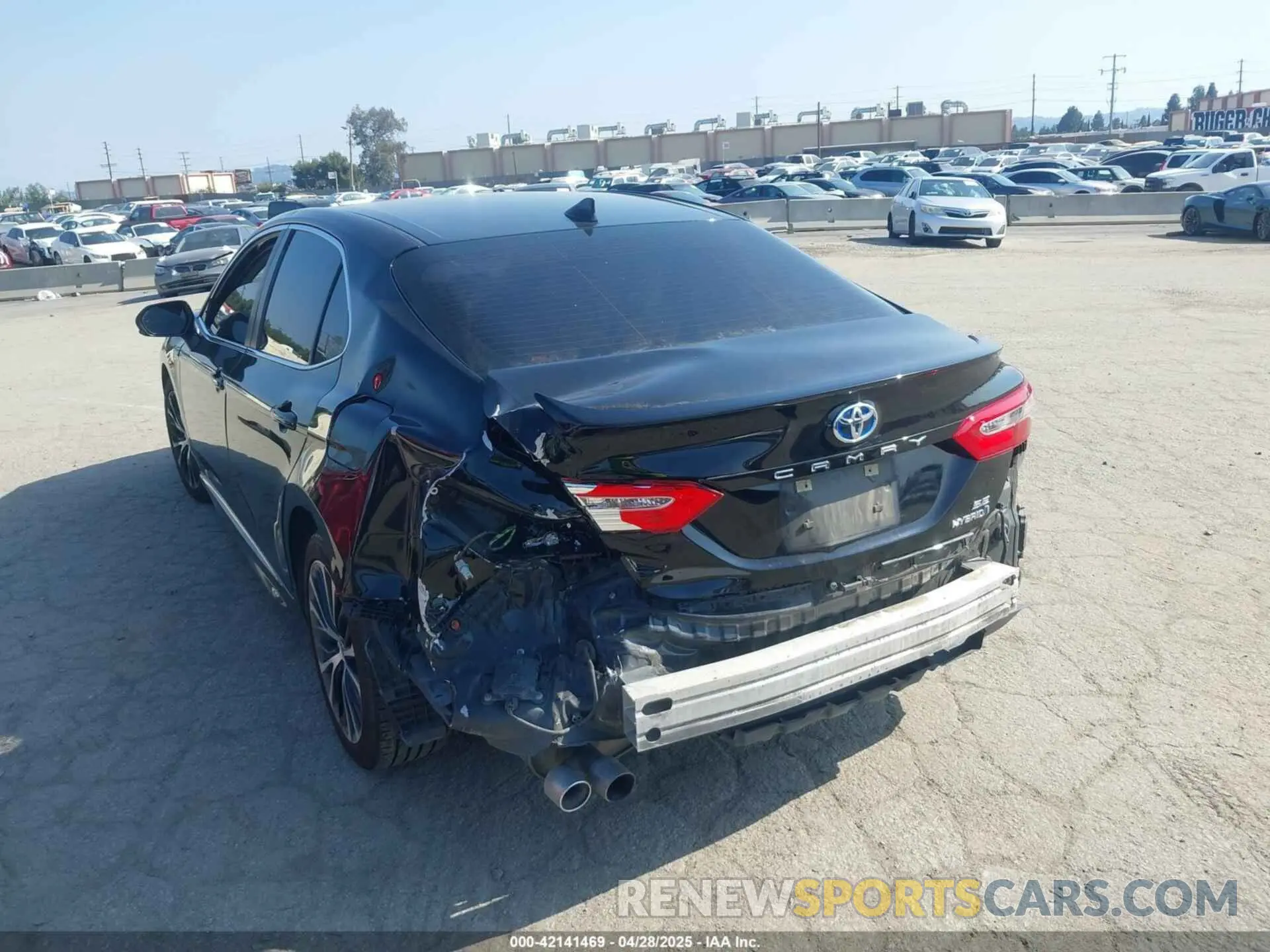 3 Photograph of a damaged car 4T1J31AK9LU016711 TOYOTA CAMRY 2020