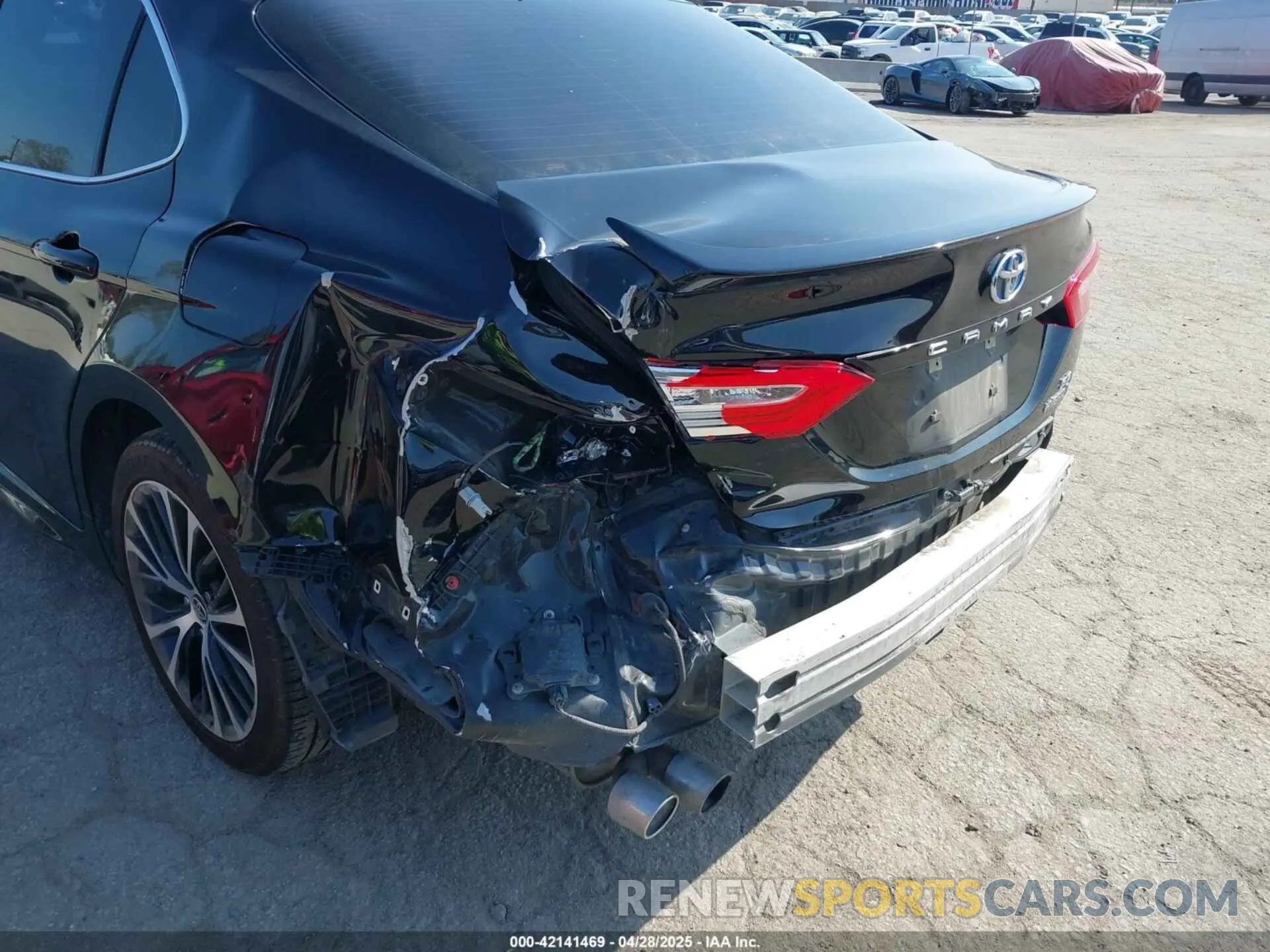 6 Photograph of a damaged car 4T1J31AK9LU016711 TOYOTA CAMRY 2020