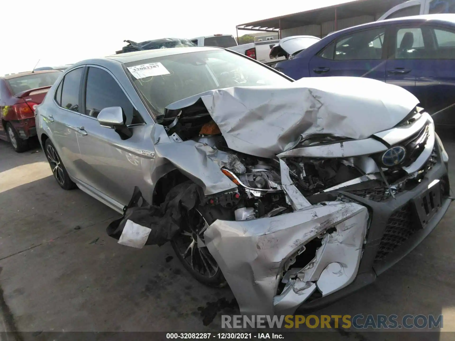 1 Photograph of a damaged car 4T1J31AK9LU523866 TOYOTA CAMRY 2020