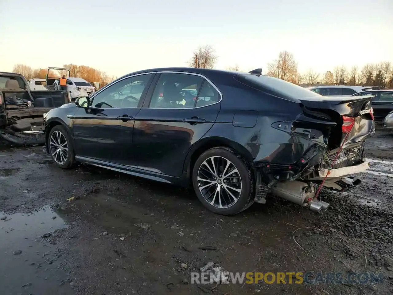 2 Photograph of a damaged car 4T1J31AK9LU533698 TOYOTA CAMRY 2020