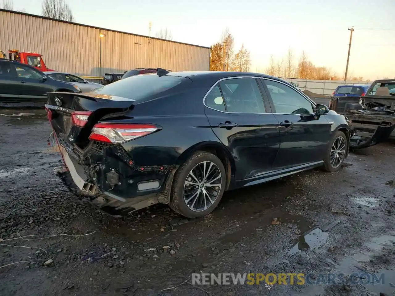 3 Photograph of a damaged car 4T1J31AK9LU533698 TOYOTA CAMRY 2020