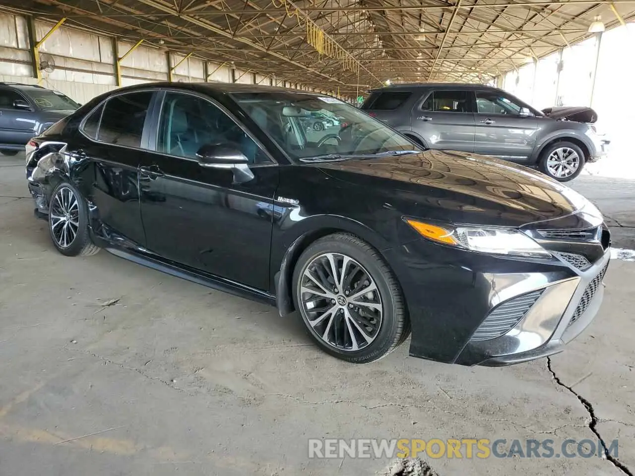 4 Photograph of a damaged car 4T1J31AK9LU542448 TOYOTA CAMRY 2020