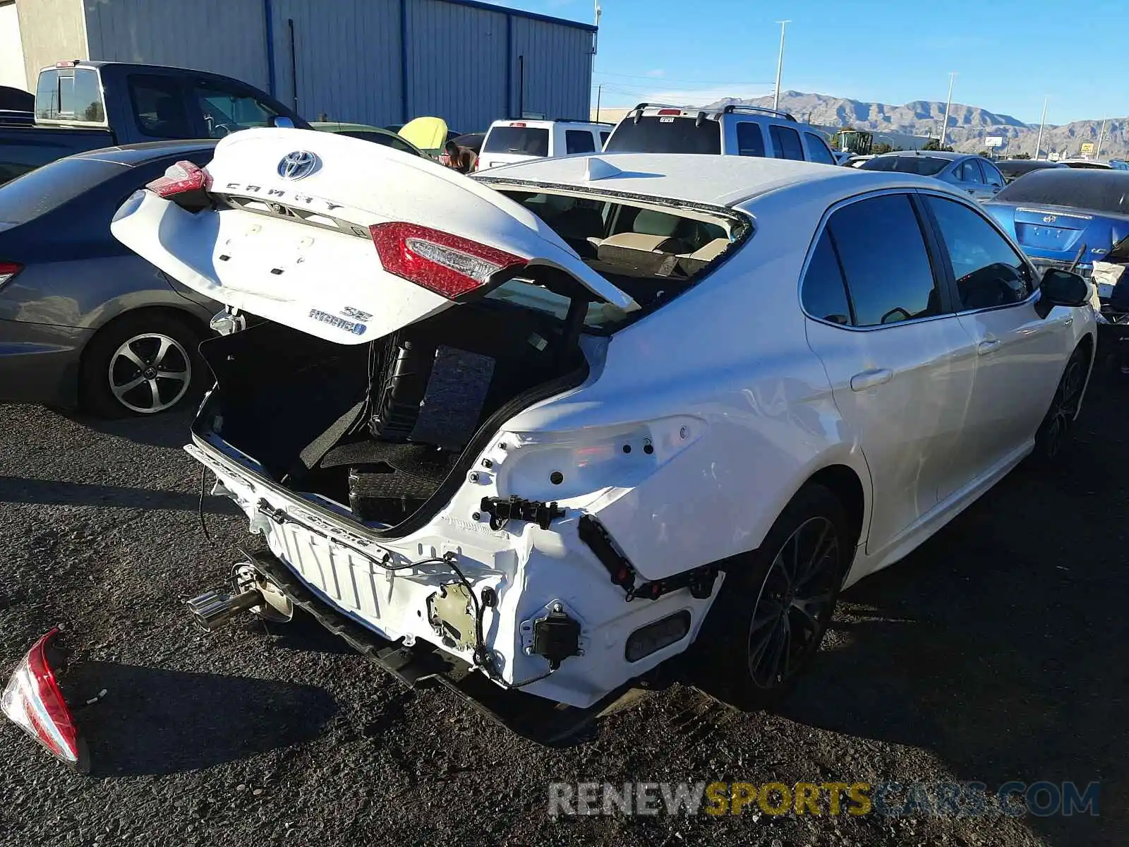 4 Photograph of a damaged car 4T1J31AK9LU545785 TOYOTA CAMRY 2020