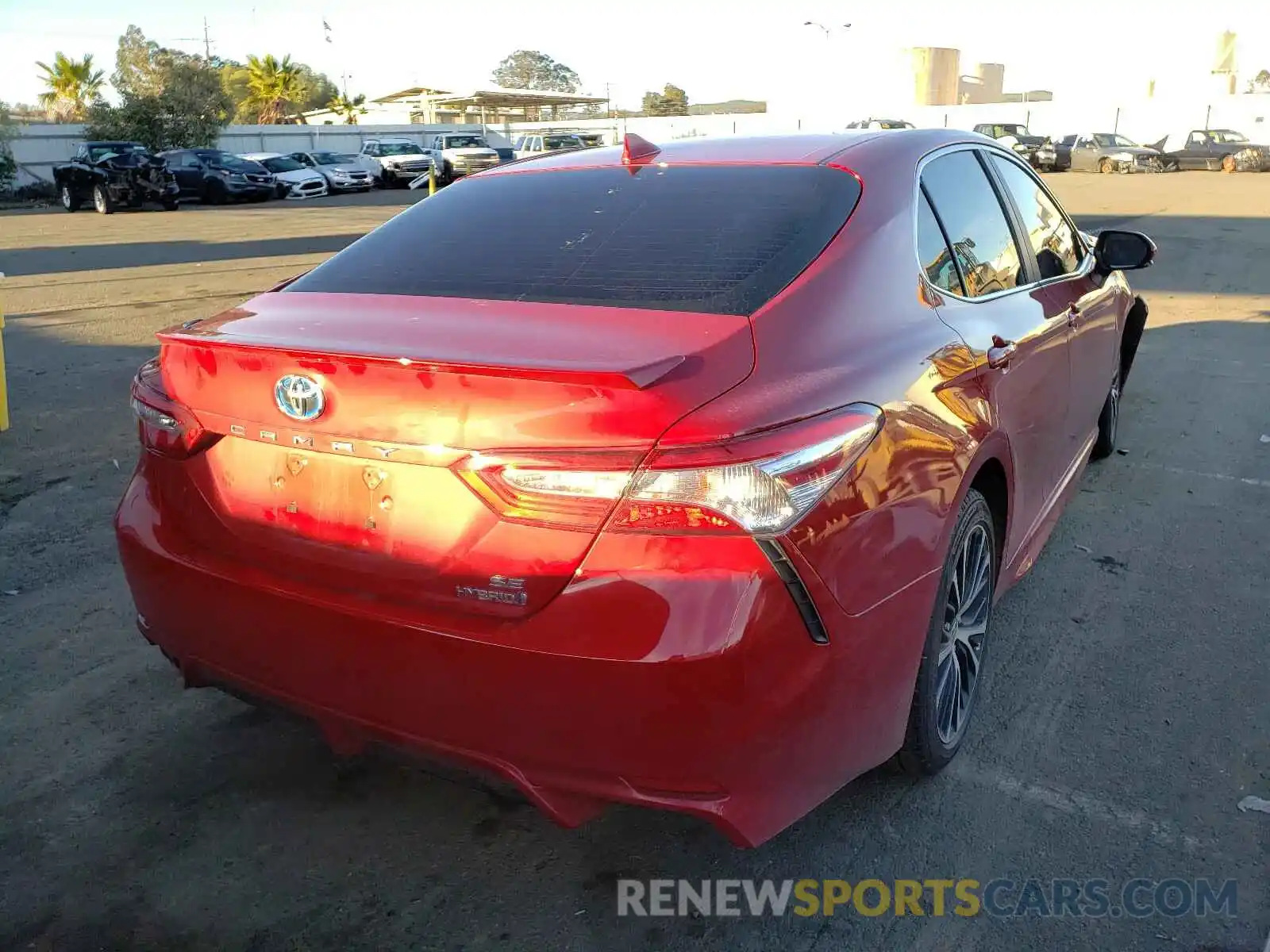 4 Photograph of a damaged car 4T1J31AKXLU015048 TOYOTA CAMRY 2020