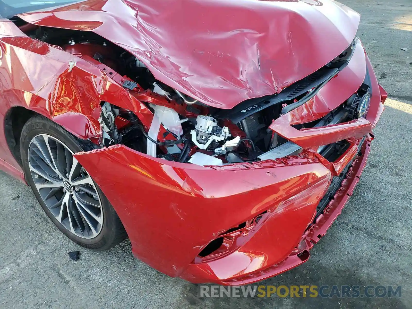 9 Photograph of a damaged car 4T1J31AKXLU015048 TOYOTA CAMRY 2020