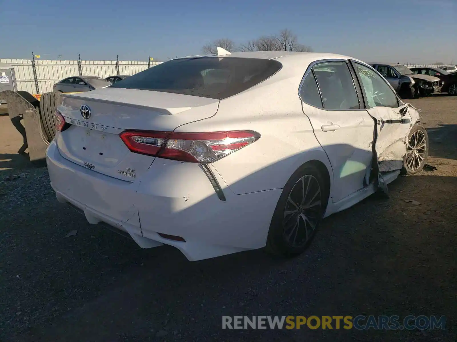 4 Photograph of a damaged car 4T1J31AKXLU532642 TOYOTA CAMRY 2020