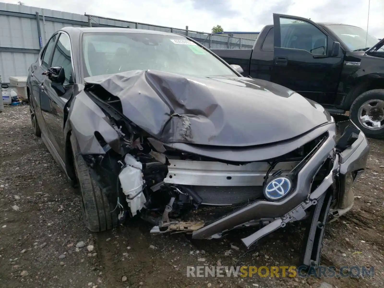 9 Photograph of a damaged car 4T1J31AKXLU538537 TOYOTA CAMRY 2020