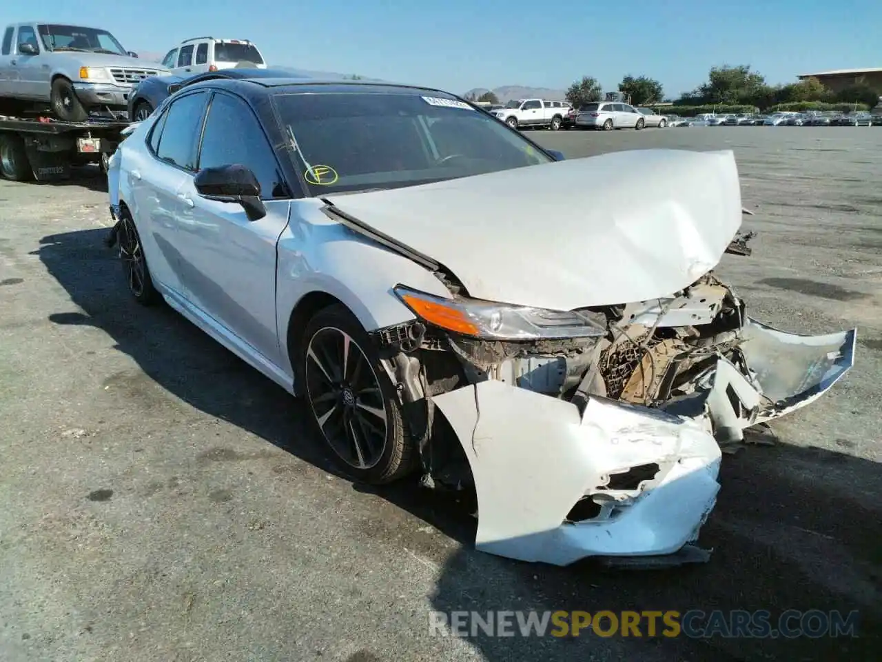 1 Photograph of a damaged car 4T1K61AK0LU305617 TOYOTA CAMRY 2020