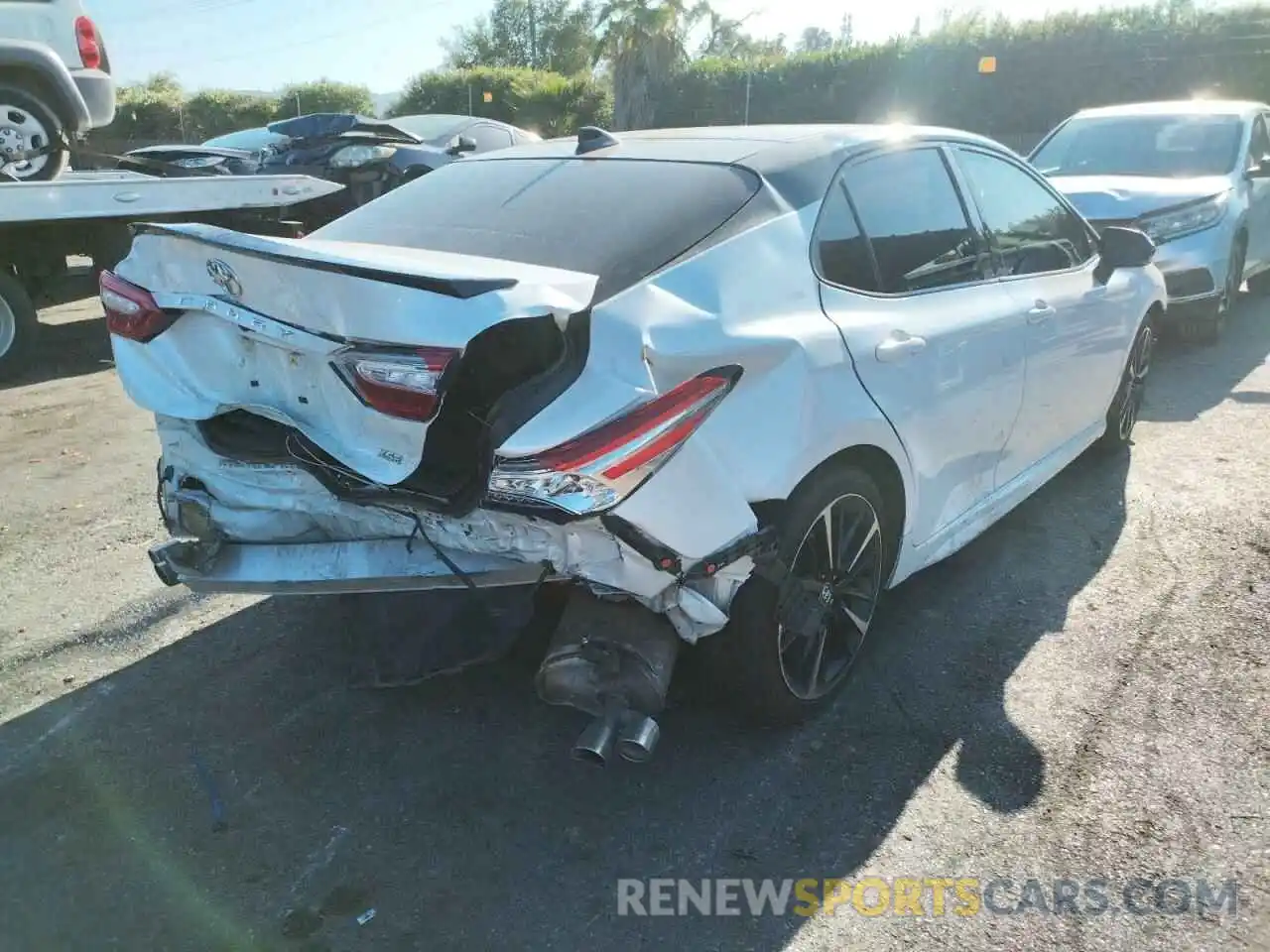 4 Photograph of a damaged car 4T1K61AK0LU305617 TOYOTA CAMRY 2020