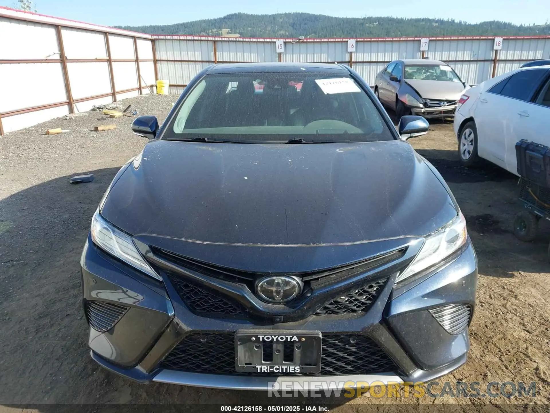 12 Photograph of a damaged car 4T1K61AK0LU320375 TOYOTA CAMRY 2020