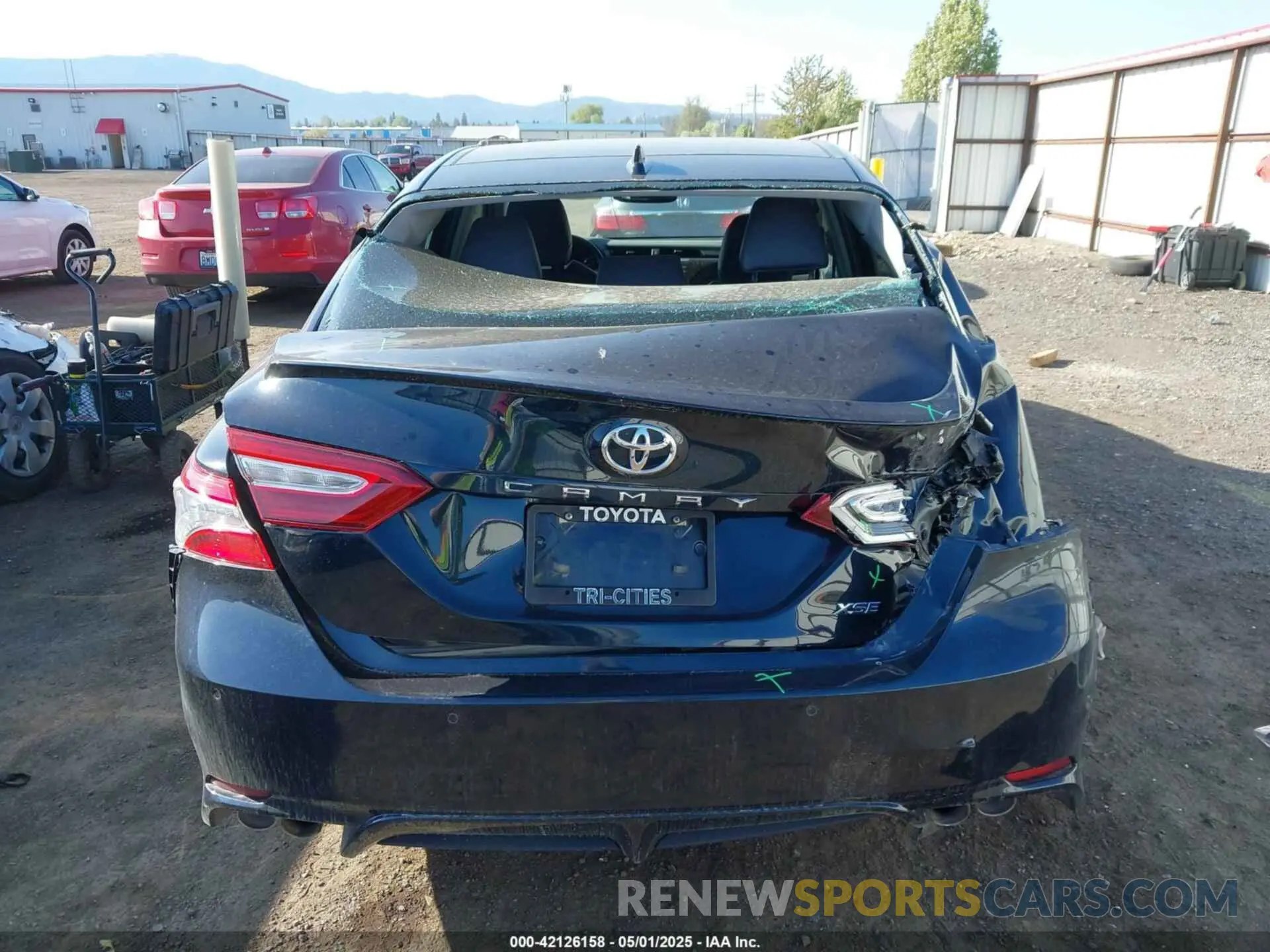 16 Photograph of a damaged car 4T1K61AK0LU320375 TOYOTA CAMRY 2020