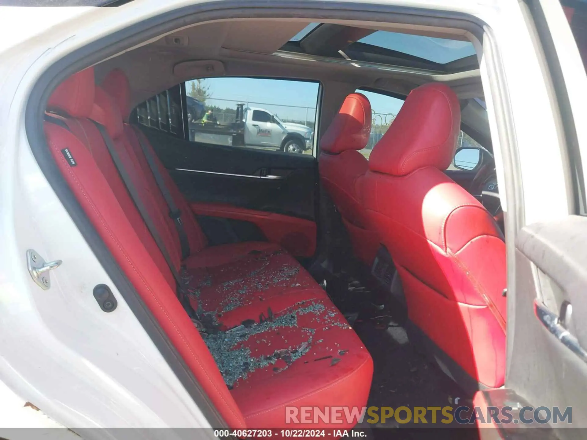 8 Photograph of a damaged car 4T1K61AK0LU363128 TOYOTA CAMRY 2020