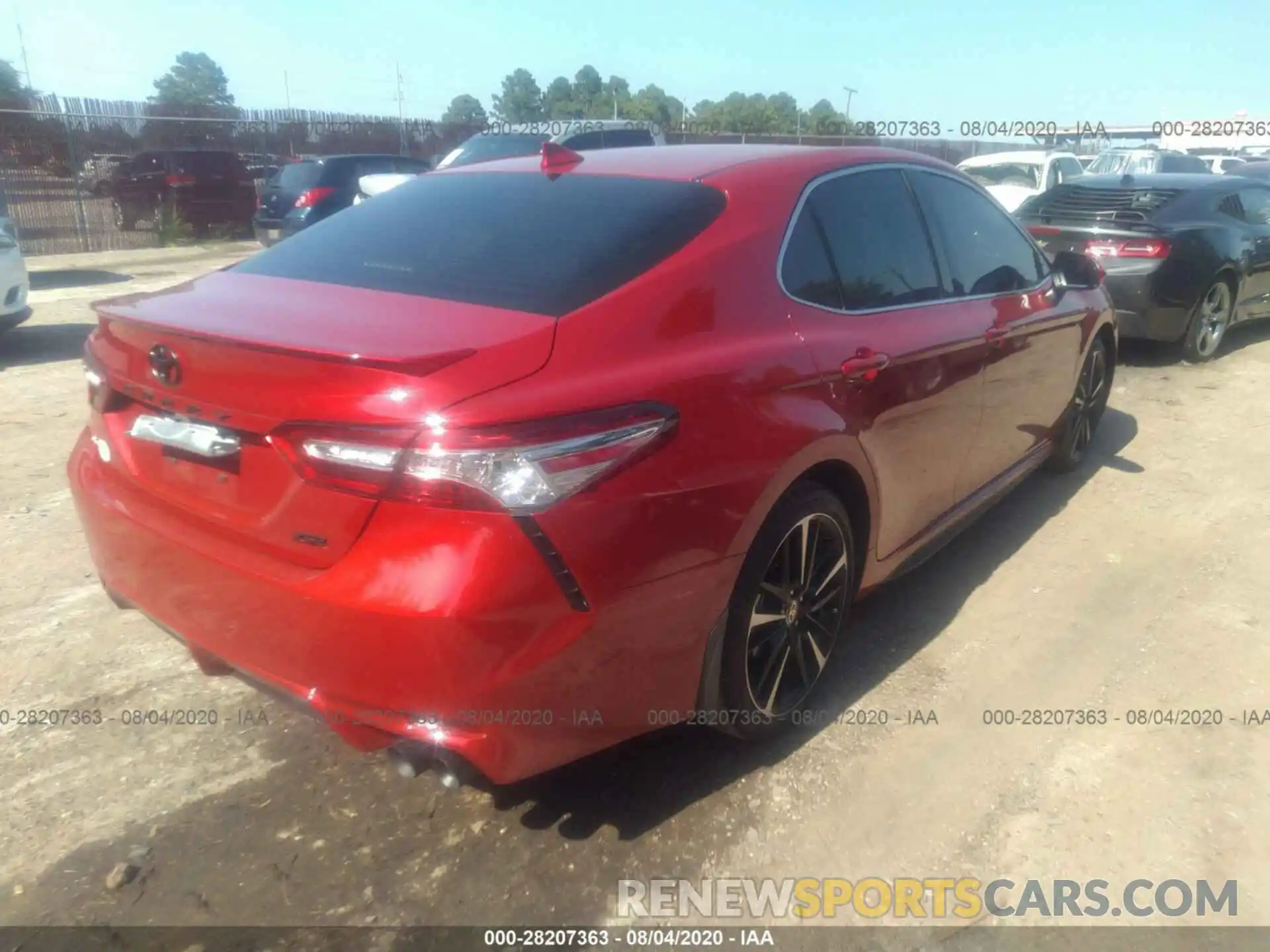 4 Photograph of a damaged car 4T1K61AK0LU370886 TOYOTA CAMRY 2020