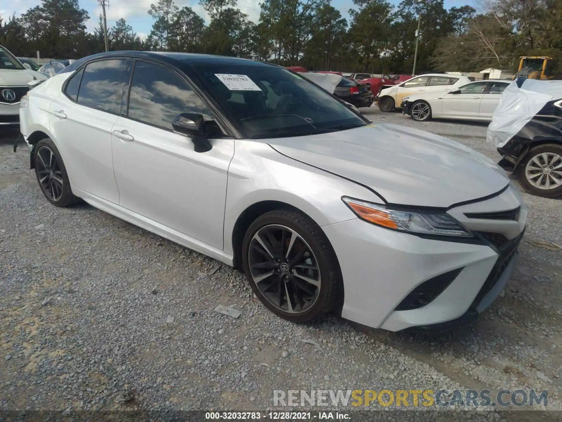 1 Photograph of a damaged car 4T1K61AK0LU380544 TOYOTA CAMRY 2020