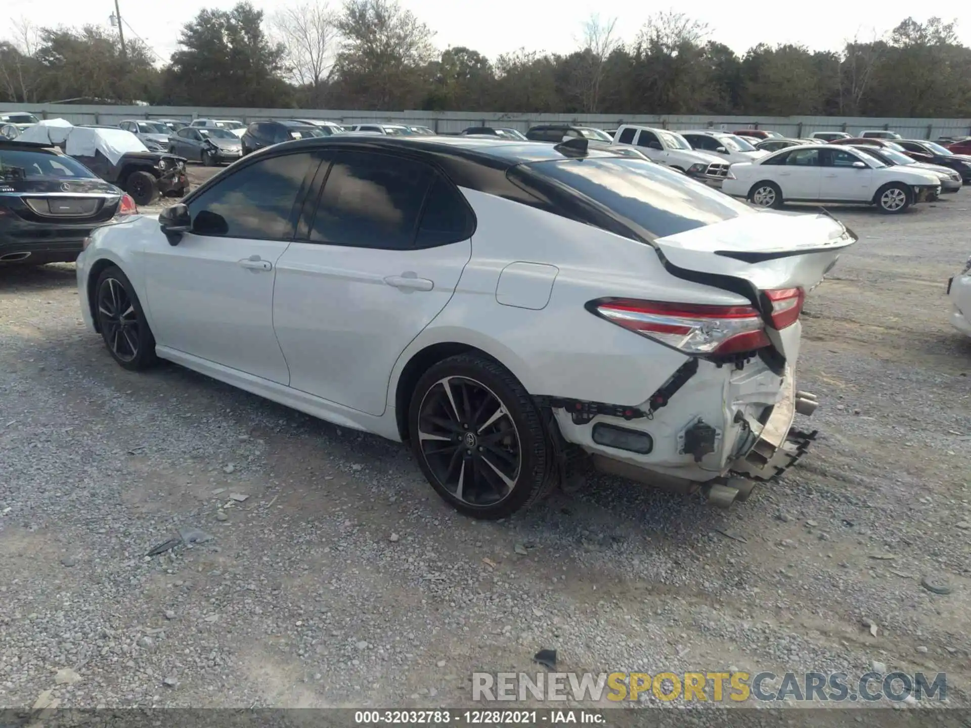 3 Photograph of a damaged car 4T1K61AK0LU380544 TOYOTA CAMRY 2020