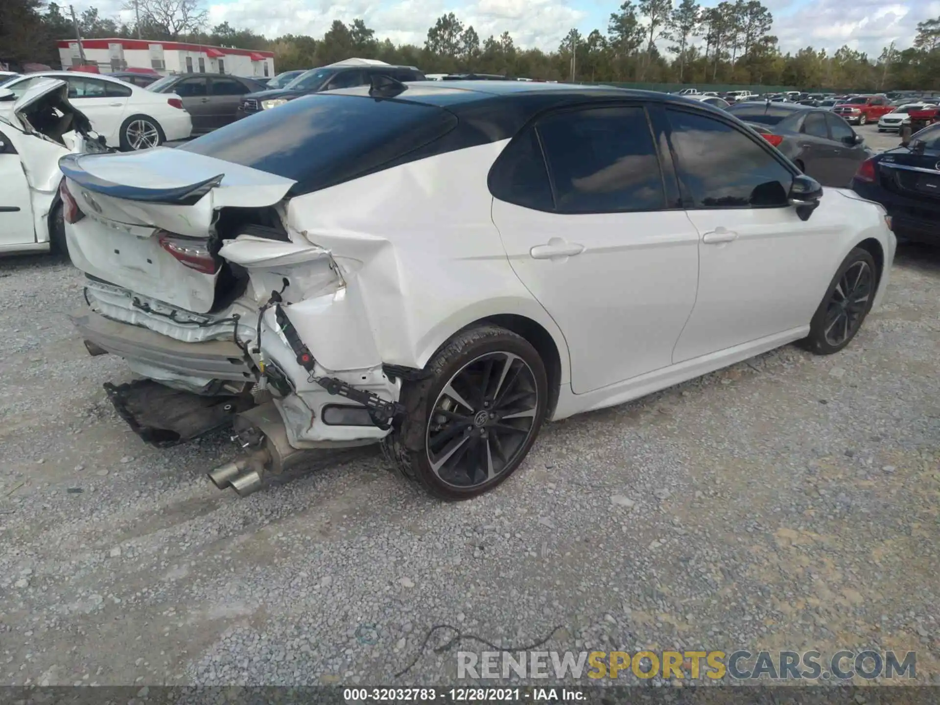 4 Photograph of a damaged car 4T1K61AK0LU380544 TOYOTA CAMRY 2020