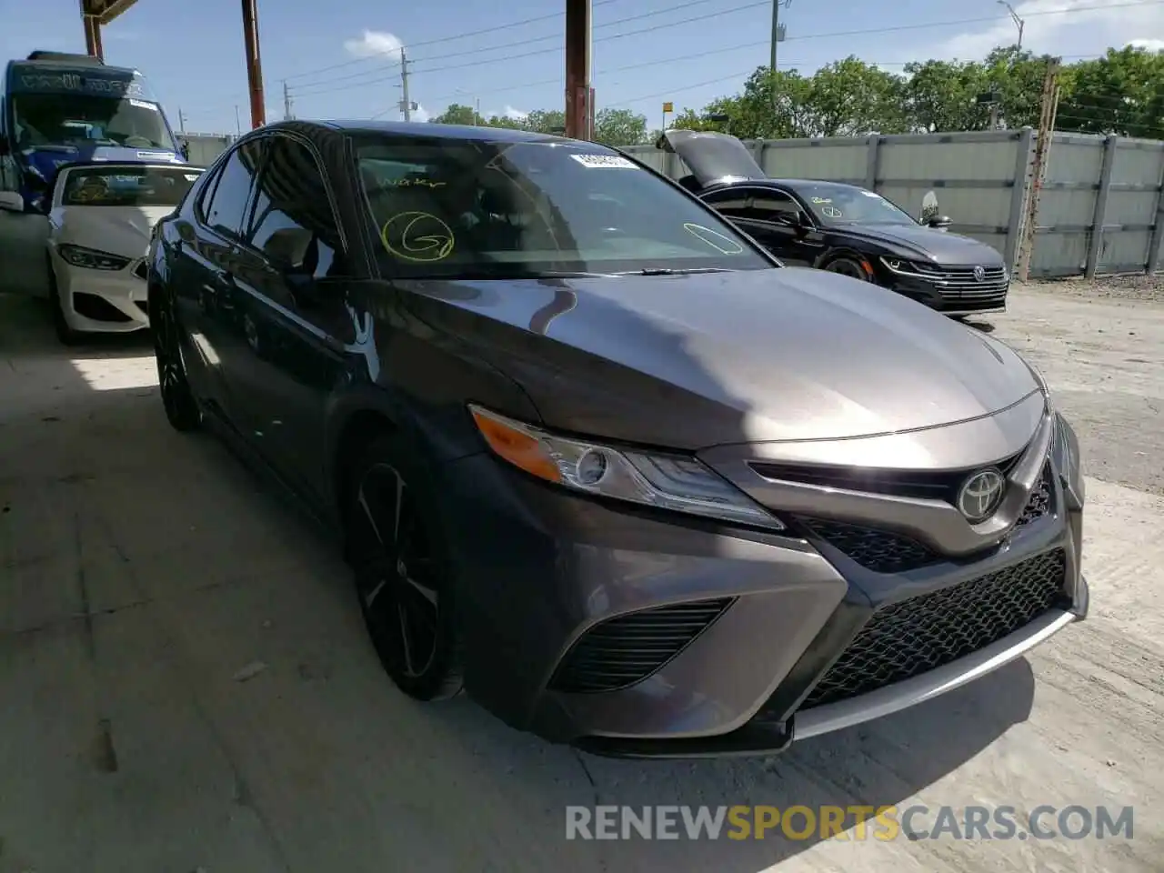 1 Photograph of a damaged car 4T1K61AK0LU866884 TOYOTA CAMRY 2020