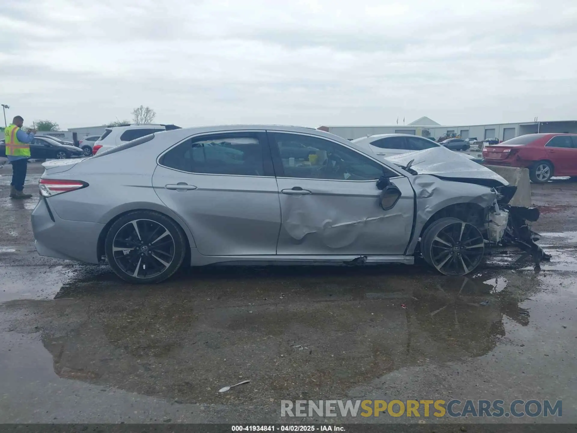 12 Photograph of a damaged car 4T1K61AK0LU912925 TOYOTA CAMRY 2020