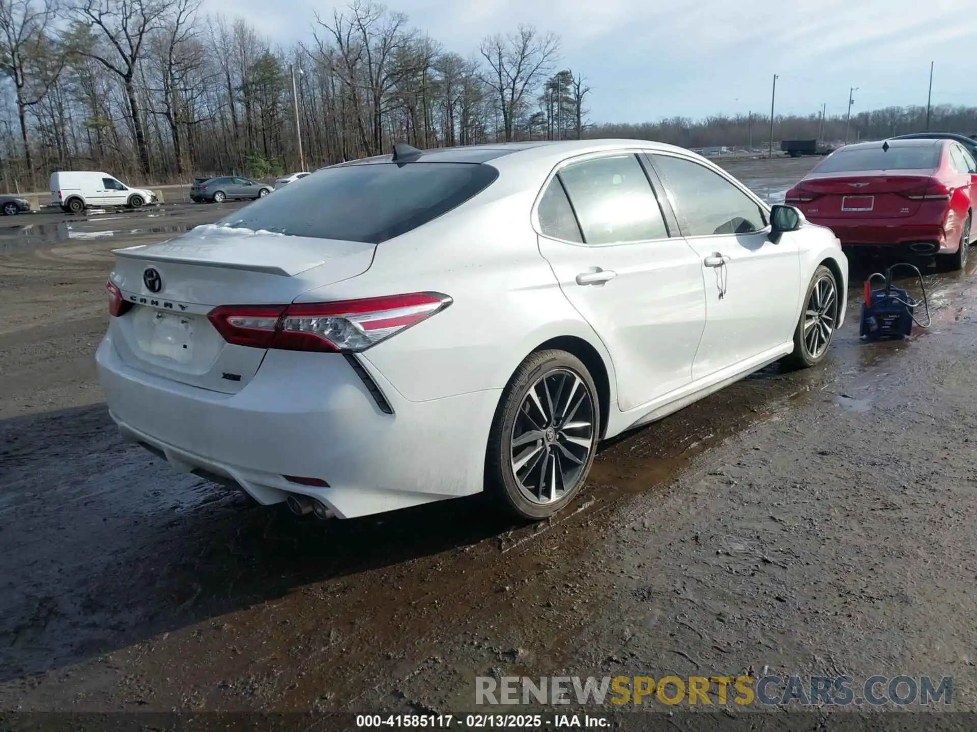 4 Photograph of a damaged car 4T1K61AK0LU932611 TOYOTA CAMRY 2020