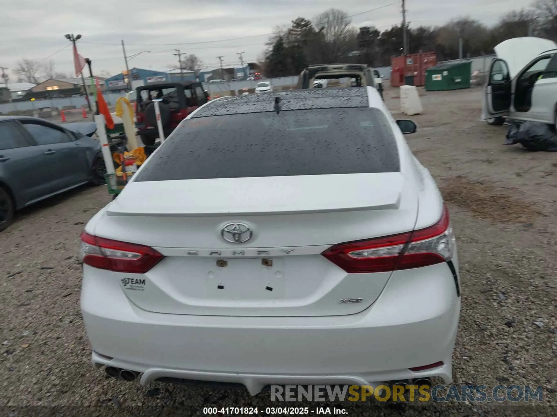17 Photograph of a damaged car 4T1K61AK0LU947951 TOYOTA CAMRY 2020