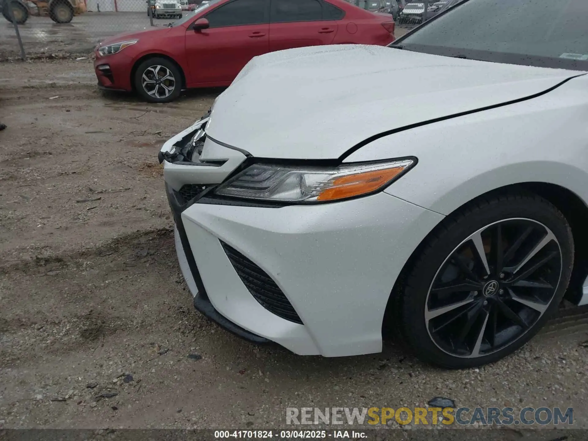 18 Photograph of a damaged car 4T1K61AK0LU947951 TOYOTA CAMRY 2020