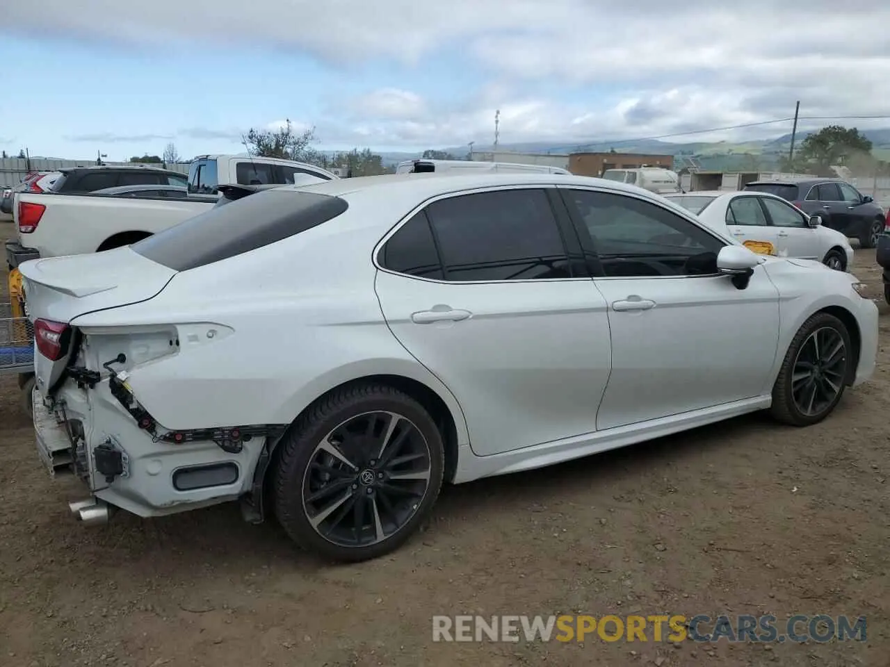 3 Photograph of a damaged car 4T1K61AK1LU390256 TOYOTA CAMRY 2020
